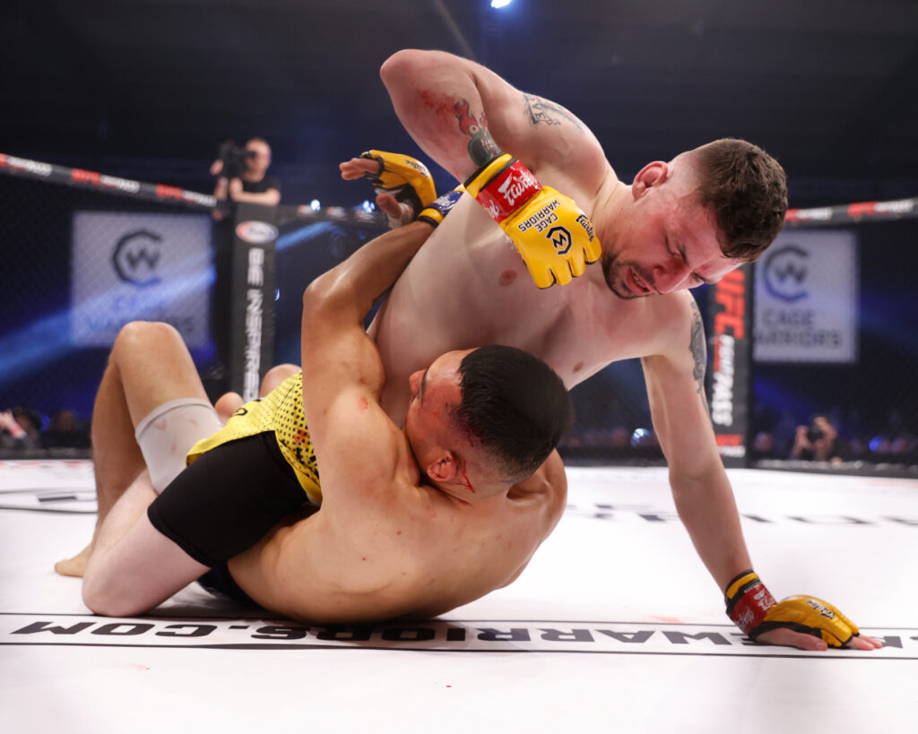 Liam Gittins, Roberto Hernandez